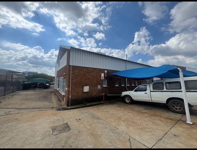 400M² WAREHOUSE TO LET IN WYNBERG